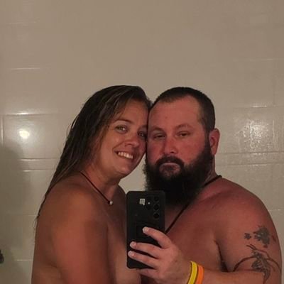 Southern couple from Georgia.We ONLY FOLLOW COULPES and WOMEN. Eggs will b block!!! MUST HAVE PICTURES OF YOU ON PAGE!!!She is Bi curious Mr🙋🏻‍♂️ Mrs🙋🏻