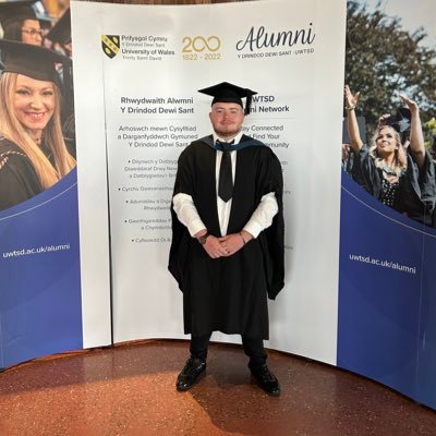 KwVIRAL's profile picture. 23 🏴󠁧󠁢󠁷󠁬󠁳󠁿 Insta: KyleWill4535. UWTSD Swansea Alumni. Haverfordwest #RuleTheJungle 🐅