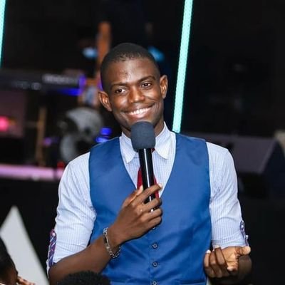 julienkeros's profile picture. Chrétien, MC, administrateur, tripè, professionnel, homme positif membre de la chorale les Séraphins du Seigneur, EDD17...