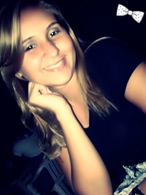 Loiira,simpatica,romantica,estrovertida,carente...'
Soou humano não consigo ser perfeito (8)
