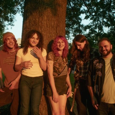 Emo/indietronica band from Charlotte, NC !! 🤩⚧️ Debut album out everywhere NOW!! ♪(´ε` ) 🍓 sayurblaires@gmail.com 🌠📲