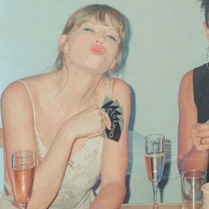 •|This Page For Taylor Swift's unseen,Rare and All Photos