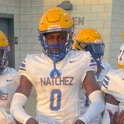 Natchez High School Football and Track, 6’2 200 lbs Edge /LB c/o 24 @dariusmontavious06@gmail.com https://t.co/2fGQq8M0Wg #6015019773 3.0 gpa all district