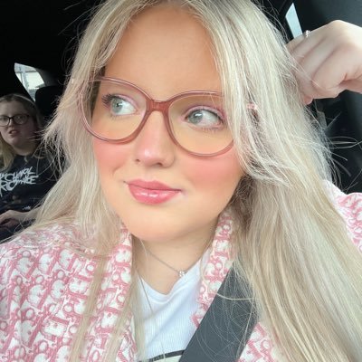 Doc1Sophie's profile picture. SOPHIE DOCHERTY , fashion 🪡🎨💓