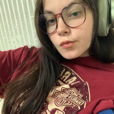 LBlisson's profile picture. 20yo🪐 𝕾𝖍𝖊/𝕳𝖊𝖗 « 𝔇𝔬𝔲𝔠𝔢𝔲𝔯 𝔡’𝔢𝔱𝔯𝔢 𝔢𝔱 𝔡𝔢 𝔫’𝔢𝔱𝔯𝔢 𝔭𝔞𝔰 » 𝕻.𝖁