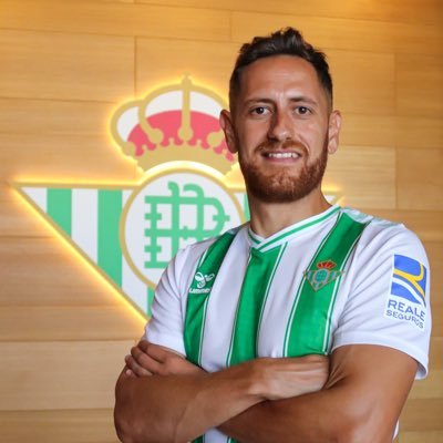 Jugador Profesional Fútbol Sala (Real Betis Futsal) Diplomado en Magisterio Educación Física. Graduado en Psicología. Máster en Psicología Deportiva.