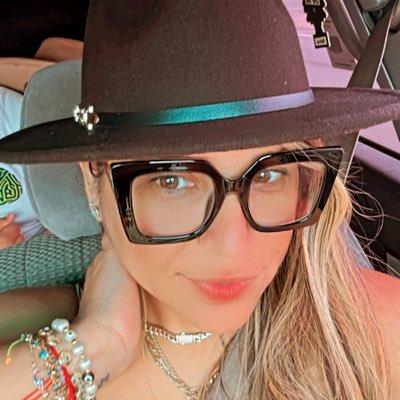 kcomas20's profile picture. Life goes on...