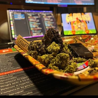 daniel54582163's profile picture. IT 💻 TRANQUILO 😎😉 PAISAJES Y BOSQUES ⛰🌇SOCIABLE 🕺🏻👯‍♂️ COMIDA 🍖🥩🍔 DEPORTES 🥊🏈⚽️🏎 CINE 🎬 RELAX 🚬🍁 😉 TECHNO 🎶🎼