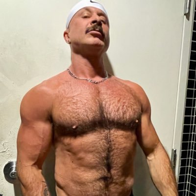 Palm Springs based - Hit Me Up! IG: BuiltFur3 18+ Only NSFW. Aquarius ♒️ gymrat🏋️‍♀️ 🐱Dad, Dirty 🧠, Nice guy with a big ❤️