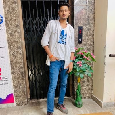 Ujjawal27964182's profile picture. I am an engineering student, I love hacking, I try to be perfect in it, although my only goal is money, but for the happiness of my family, I also do otherthing