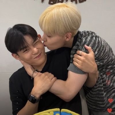 yare is kissing donggeon