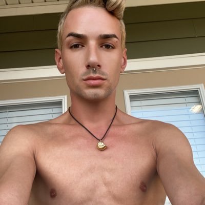 Be sure to follow me and ❤️ more because I’m posting all the pictures in my phone, including the ones that get sent to me by guys