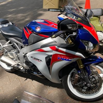 バイク（大型二輪免許所持）2011CBR1000RR・2016CBR250Rが現在の愛車です。 雑多な 投稿になりますが宜しくお願い致します🙇 Instagram https://t.co/Q5ONbDH0gq   Misskey https://t.co/LACC0NpAgf