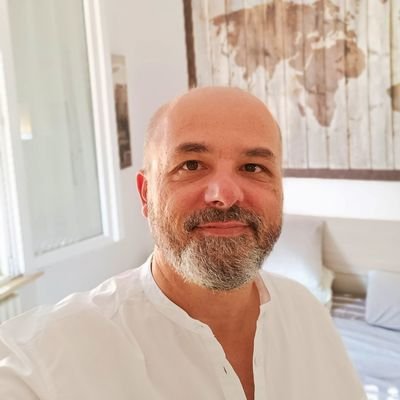 Adottivo digitale, immobiliarista mio malgrado. Device advisor per passione. Sbeffeggiatore di cialtroneria per divertimento