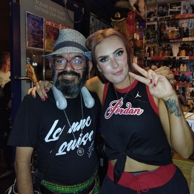Humungus fan of the gorgeous talented singer from Chelmsford, Essex @ImLeanneLouise (Leanne Louise) & have met her quite a few times. She is simply the best.