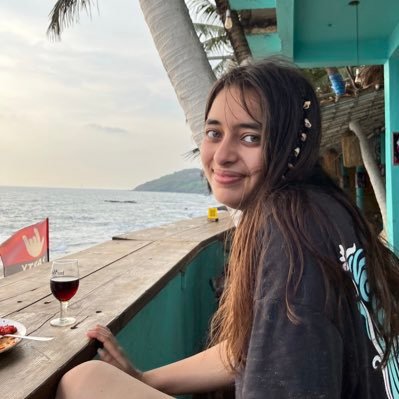 As free as the ocean🌊 Chillin’ somewhere with a cup of @allboutchai ☕️🥰