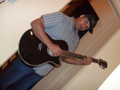 Prazer meu nome é José Carlos mas me chamam de ´Zek`sou músico tenho uma banda que se chama Banda Revolusoul que acompanha um grupo de dança Estilo Loko Crew...