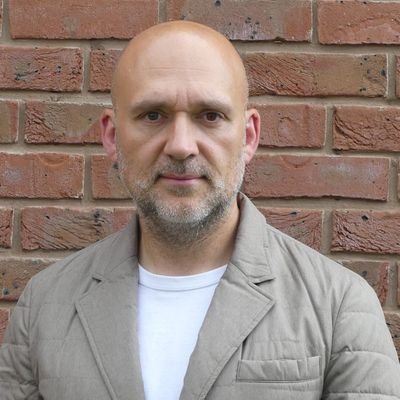 Customer Success Leader with over 15 years experience | Husband. Dad. LFC. Grassroots football. Futsal.