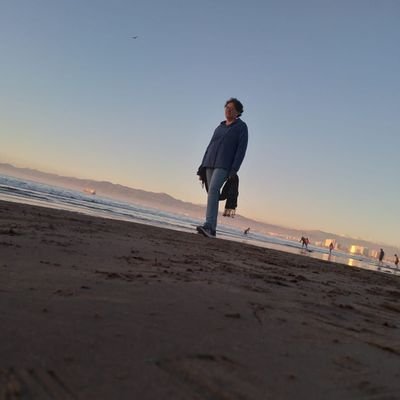 mujer feliz, madre, profe diferencial.
mido 178cm, fumo, no me gusta el sexo virtual ni las relaciones a distancia.