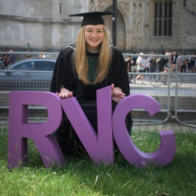MRes student at @royalvetcollege researching abnormal repetitive behaviours in dogs | BSc Zoology @swanseauni | she/her