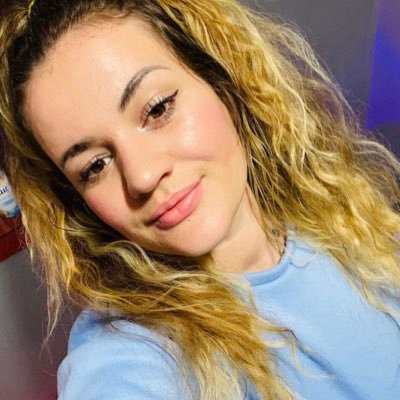 abbystirling002's profile picture. Simple human