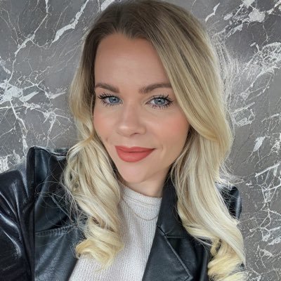 Senior comms director. Brighton girl living in Cymru. Sport and @ChelseaFC fan.