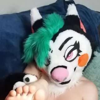 just a silly fox that loves showing off her paws and draining losers | late 20s | She/Her 🏳️‍⚧️ | Minors dni | fighting game fur | https://t.co/k7GlkyaWp3