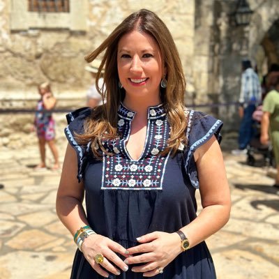 Public Relations & Podcast Host @OfficialAlamo 👩🏻‍💻 EMMY & AP award-winning storyteller 🎤 San Antonio native 👢 Go @Spurs Go 🏀