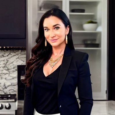 ✨Principal|Visionary @sellingcentral_compass  ✨UCF Marketing|Professional Sales ALUM ‘07⚔️ ✨15+yr/exp 231+🏘️ SOLD. #livemagically™️ ✨👇 for 🏡📈 WISDOM