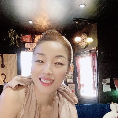 cafeを拠点に興味あること全部実行しています▶︎シェアcafe▶︎オンラインスナック横丁のママ▶︎TikTok▶︎ポコチャ配信▶︎2階に配信スタジオ拡張▶︎ 社会不適合からの脱出NFT &メタバース➡︎抑圧は解放へ向かう