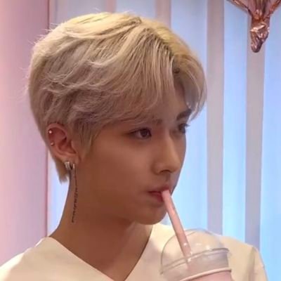 lovelickeys's profile picture. rinini's deadbeat mom