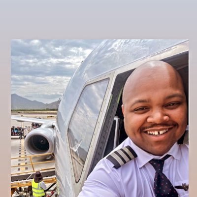 earvonkeyz's profile picture. Love God!! Airline Pilot 👨🏽‍✈️ • Musician 🪗 • Undertaker ⚰️