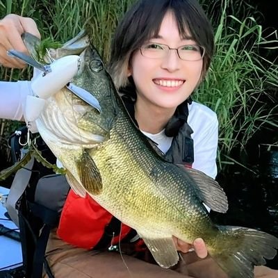 ハンドメイドルアー作家のナナです。釣り全般好きですが、バスとシーバスが大好きです🎣！！釣果報告・ルアー作りなど、釣り関連のツイートをします。釣り歴5年目。運と気合いでなんとか釣ってます。チームGACHIメンバー🐟自己記録 → バス58㌢ シーバス91㌢ ブリ93㌢