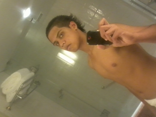 Zibyzub's profile picture. Everything happens for a reason. Let it be good or bad. Never let the words of anyone affect and stop you from what you want to do.