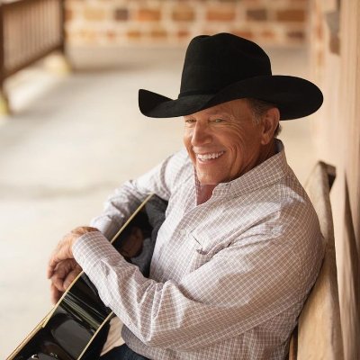 The Official Twitter of George Strait. #HnkyTonkTimeMachine Out Now! DM huge Fans