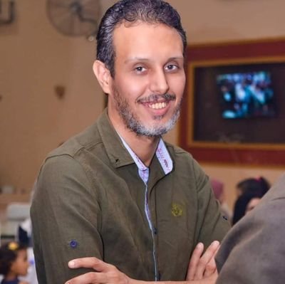 ‏‏محامي ومدرس تاريخ ومهندس وحاصل علي عدة شهادات  منها ليسانس اداب قسم التاريخ وهندسه قسم حاسبات وليسانس حقوق ودبلومة التربيه وطالب بكليةالتجارة جامعة الزقازيق