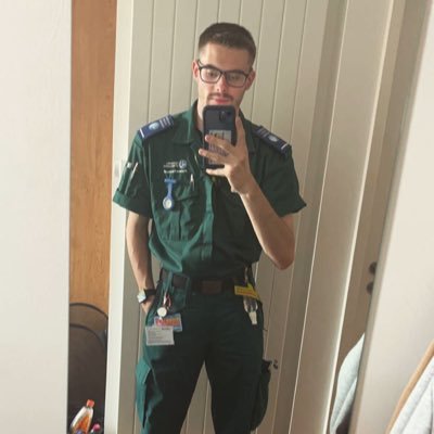 2nd year student paramedic 🏴󠁧󠁢󠁷󠁬󠁳󠁿🚑💚 / interested in critical care and trauma