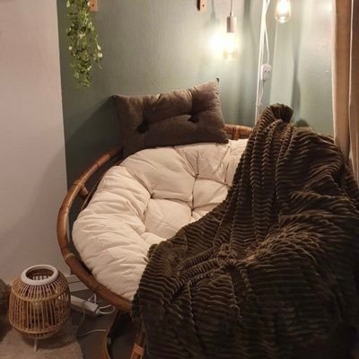 ماعاد في البال شي أغلى من الذكريات، تقتلني الذكريات اكثر من اصحابها..
