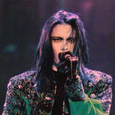 gl00myfr0g's profile picture. they/them