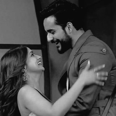 me_ghosted's profile picture. Loving  @AbhishekMalhan4
@heyshankar_