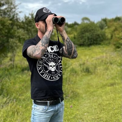 An ecologist by profession, with a passion for bird watching, bird ringing, moths and all nature in general. All opinions are my own. UK self-found 240