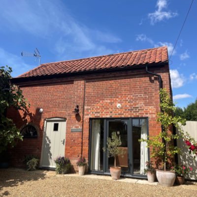 Carpenters Yard, renovated Grade II listed holiday cottage in Foulsham, Norfolk. Book here on AirBnB https://t.co/JZ5FAB24hh