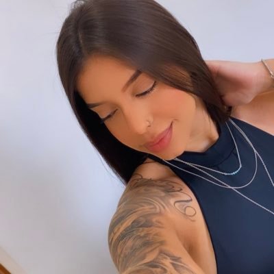𝒮𝑒𝑔𝓊𝓇𝒶 𝑒𝓈𝓉𝑜𝓊 𝓃𝑜𝓈 𝒷𝓇𝒶𝒸𝑜𝓈 𝒹𝒶𝓆𝓊𝑒𝓁𝑒 𝓆 𝓃𝓊𝓃𝒸𝒶 𝓂𝑒 𝒹𝑒𝒾𝓍𝑜𝓊.
