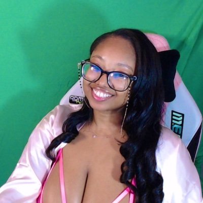 Gamer✨🐬 I love JRPGs! I stream on twitch🥰💖 IG:@bedras Snap: bedras 💖💫 Business ✉️: bedras@duck.com 🥰‼️happy to be friends, not dating or looking🥰‼️