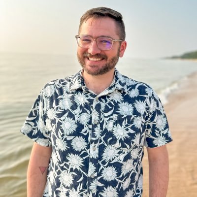 tandracki's profile picture. world’s foremost fan of Chess: The Musical. reading it loud and queer. can lick own elbow. he/they/the gay “she.” 👨🏻‍🏫📚✡️🏳️‍🌈♓️🇵🇸