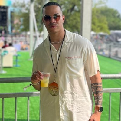 Philly Singer/Songwriter, Attended Berklee College of Music, 13 years and counting Serving in the USAF....has opened for Mya, Trina, Lil Mo, Take 6, and more!