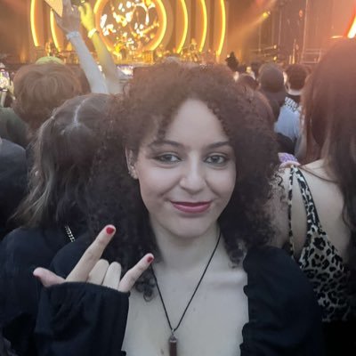 leonierose__'s profile picture. she/her