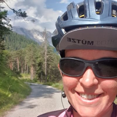 #fahrradstattauto #reducewaste -
@FienchenWpt -
Mischung zwischen #outsideisfree und #kellerkind - gerne auf Radreisen - meine Räder und ich 🚴♀️😍