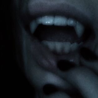 🧛🏼‍♀️🧛🏼‍♀️