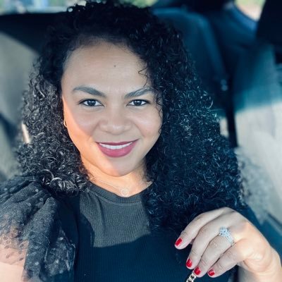 MabelMiller84's profile picture. “Estamos hechos del mismo material del que se tejen los sueños” W. Shakespeare